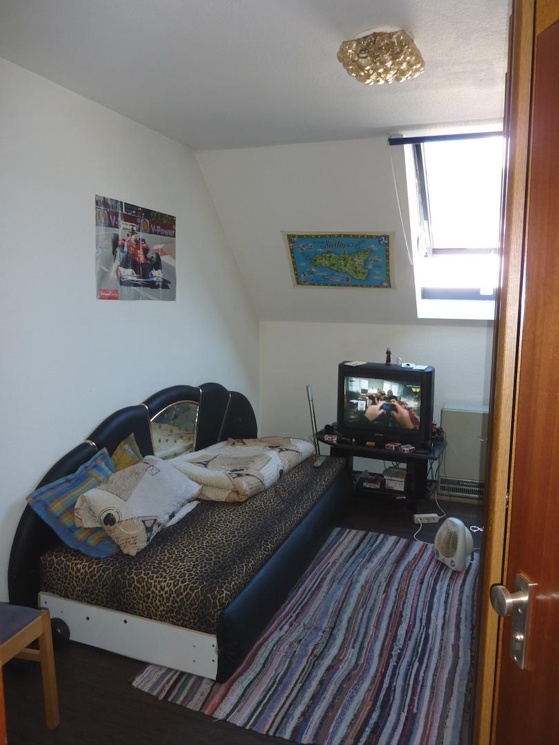 DG: 1-Zimmer-Appart. - Wohn-Schlafzimmer