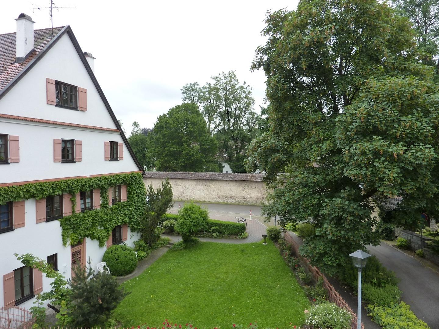 DG: 1-Zimmer-Appart. - Blick vom Zimmer