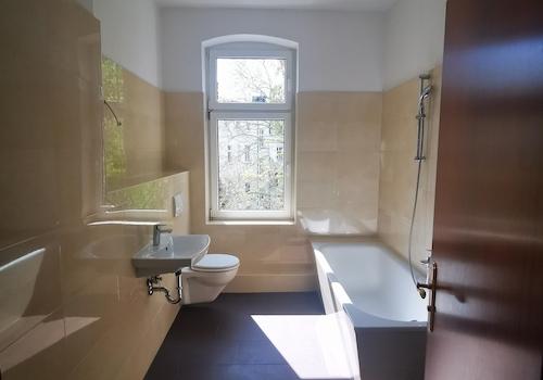 Bad mit Badewanne