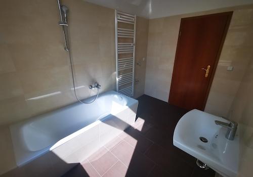 befindet sich die Dusche