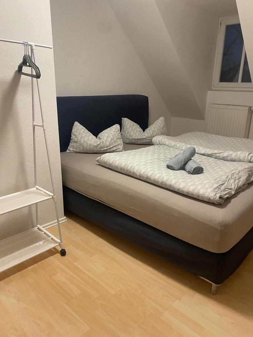 Schlafzimmer 1