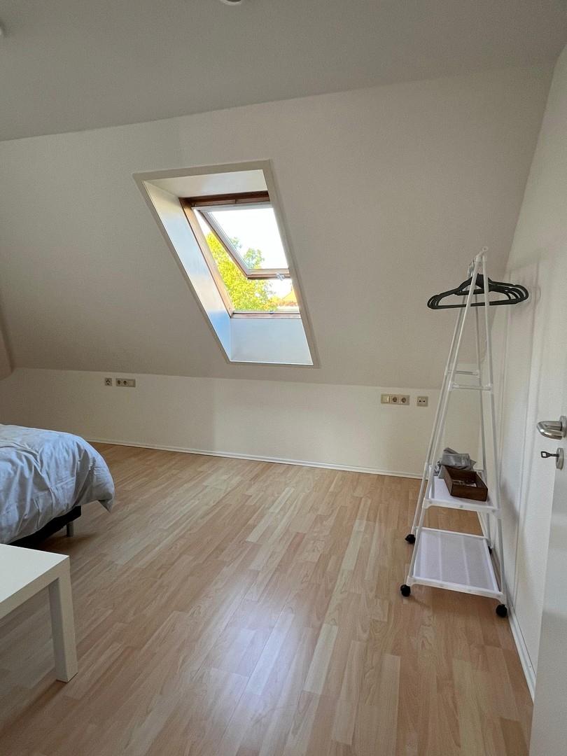 Schlafzimmer 1