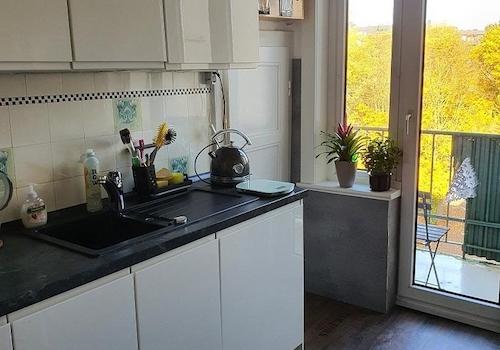 Küche und Balkon