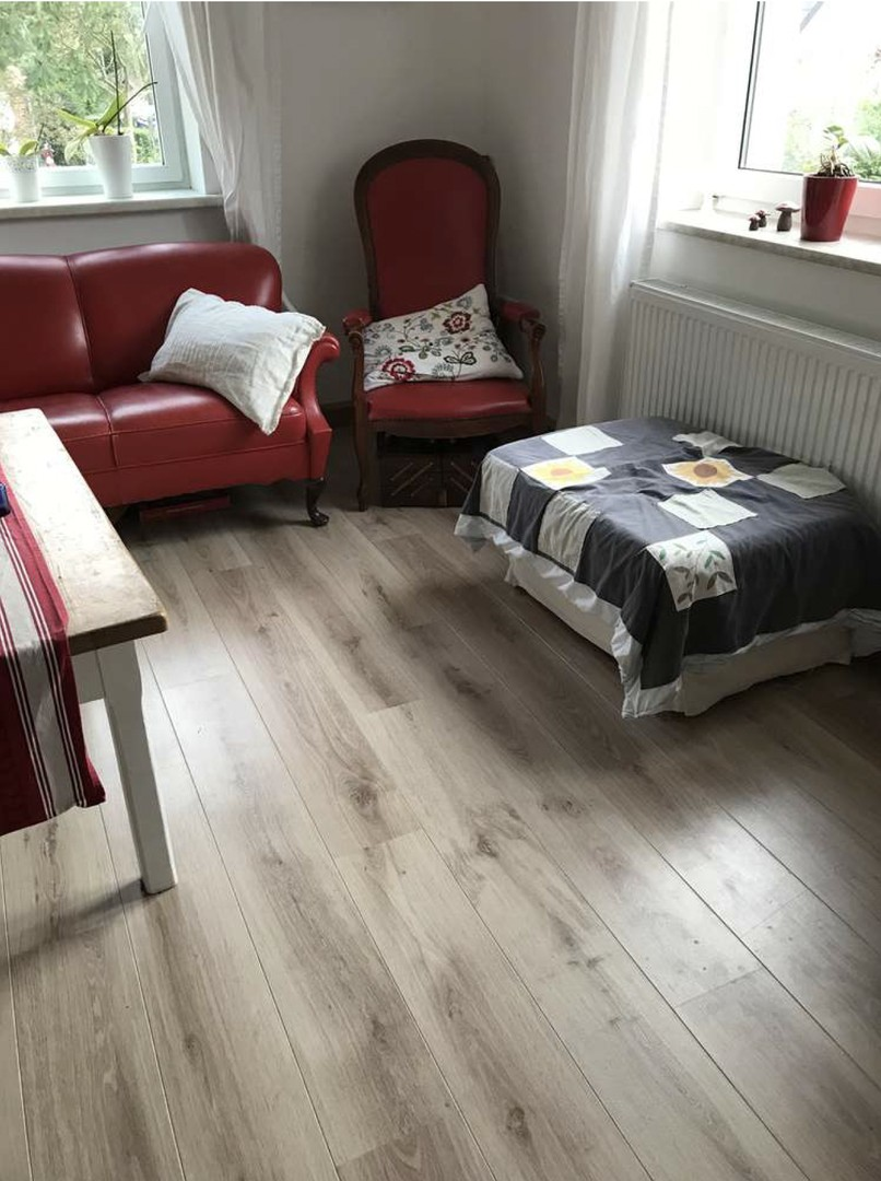 Wohnzimmer links