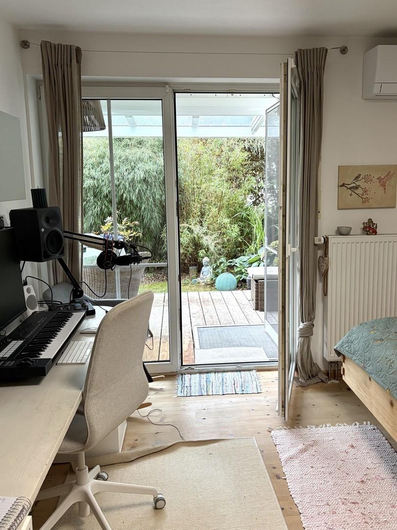 Büro/Schlafzimmer zur Terrasse