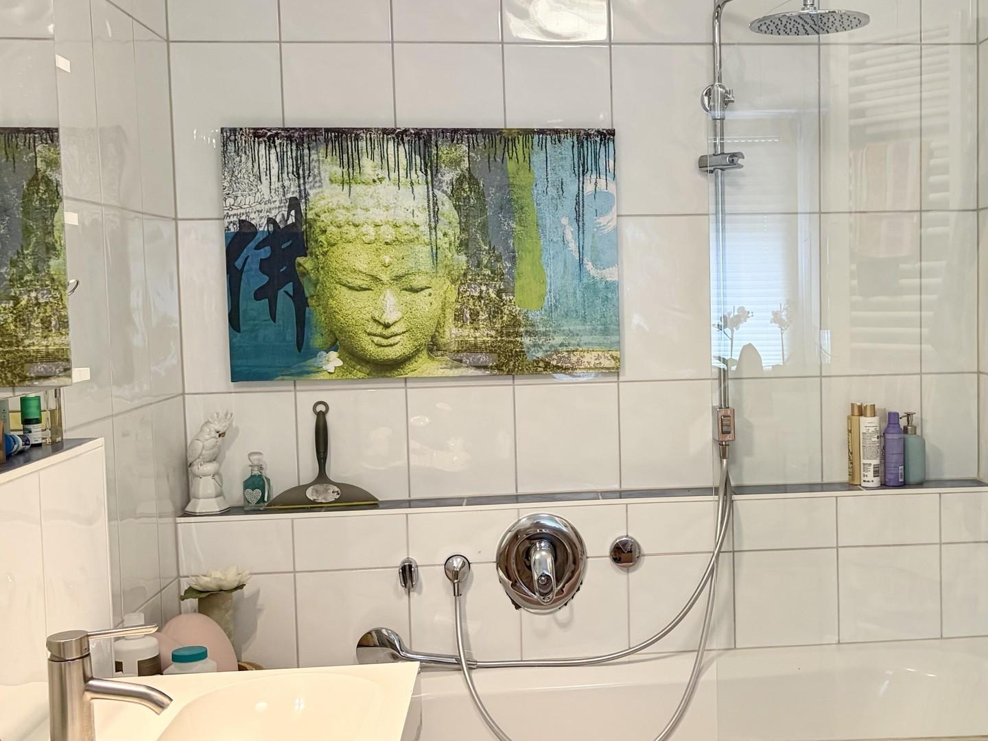 Bad mit Wanne/Dusche