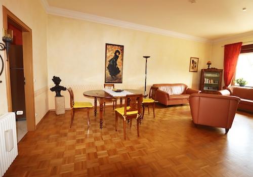 Wohn- und Esszimmer der Wohnung im OG links