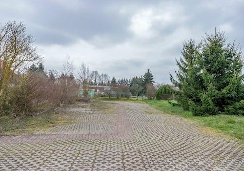 große Park- und Lagerfläche