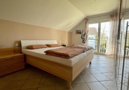 Schlafzimmer 1