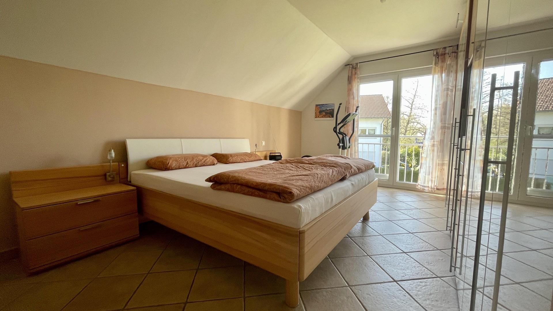 Schlafzimmer 1
