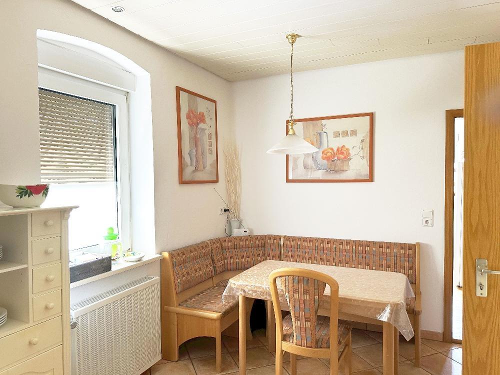 Auch in der Küche gibt es einen gemütlichen Essplatz