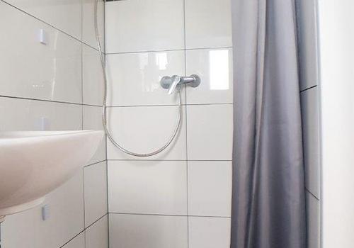 WE 5: aufgefrischtes Duschbad