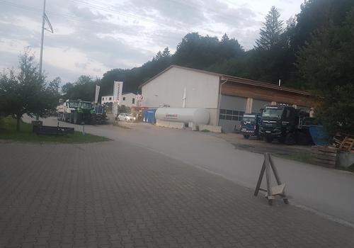 Tankstelle hinten Efent-Lokal