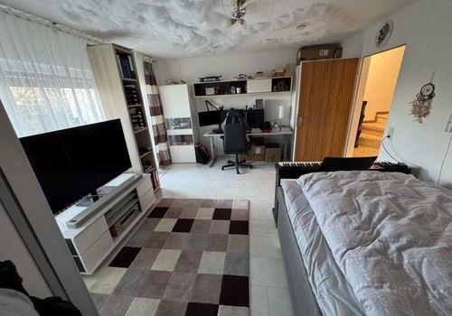 018 Schlafzimmer UG