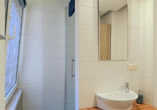 neue Dusche um die Ecke