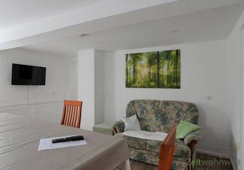 EG, TV und Sofa im Esszimmer