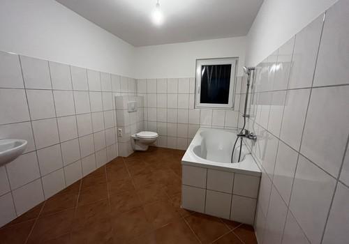 Bad mit Badewanne