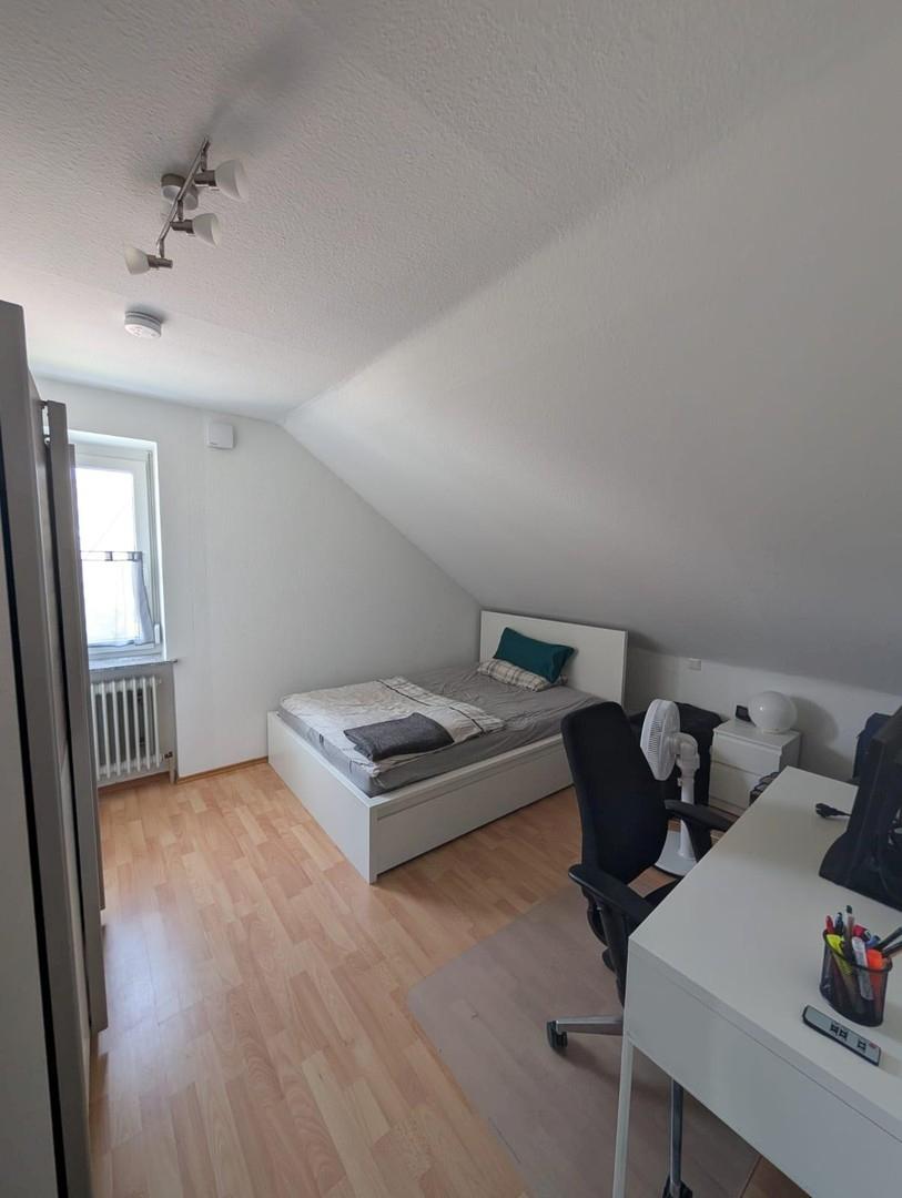 Schlafzimmer & Homeoffice