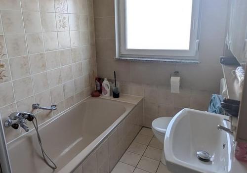 Bad mit Wanne/ Dusche