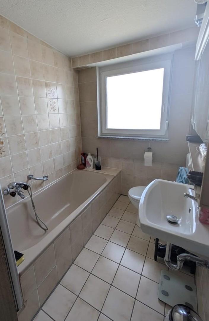 Bad mit Wanne/ Dusche