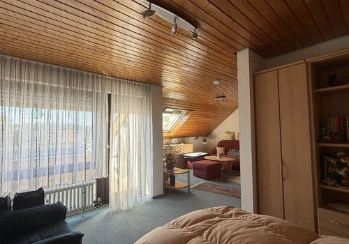 Zusätzliches Zimmer im Dachgeschoss mit Loggia