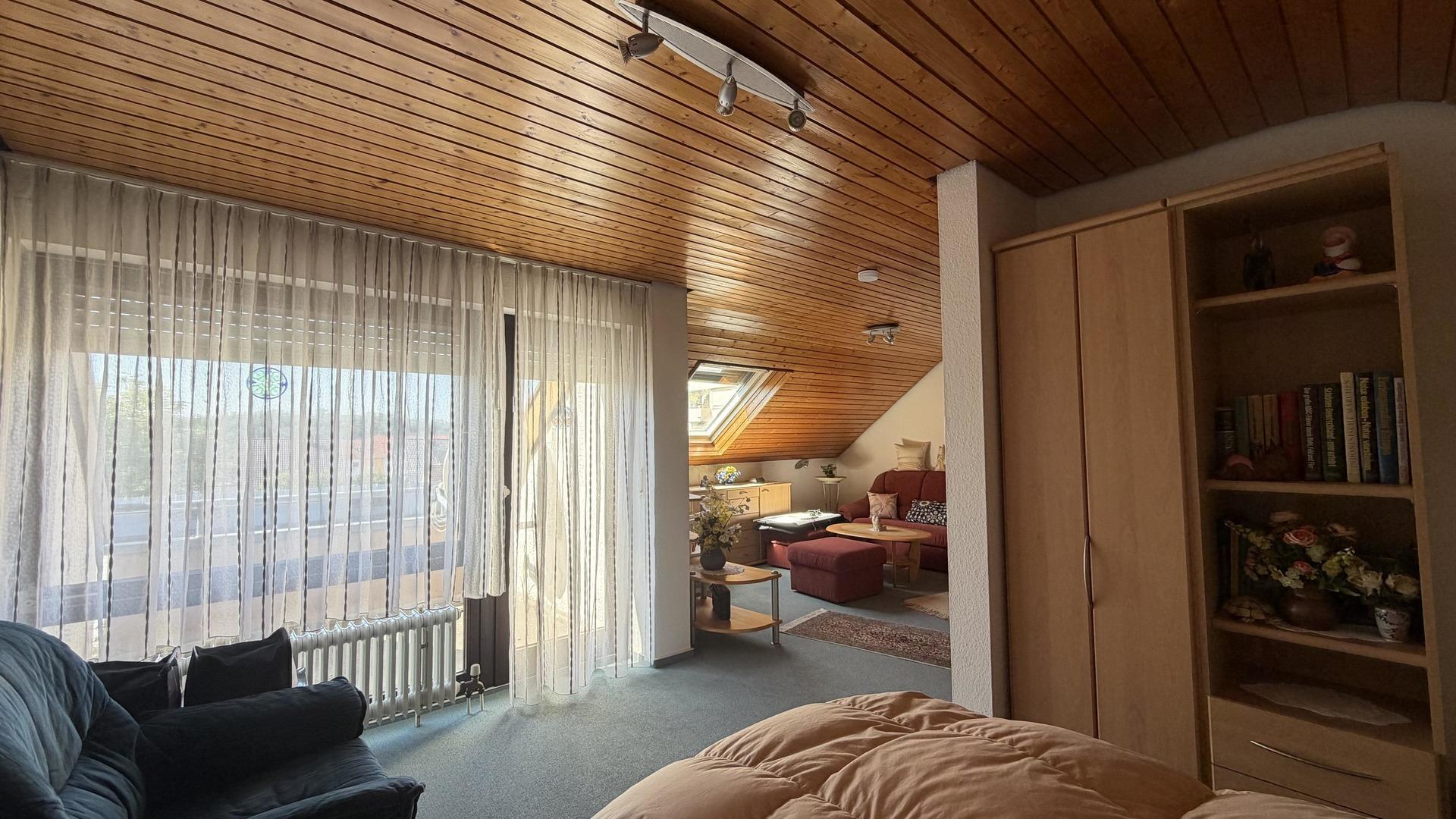 Zusätzliches Zimmer im Dachgeschoss mit Loggia