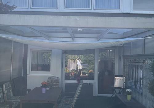 Haus von hinten mit Terrasse