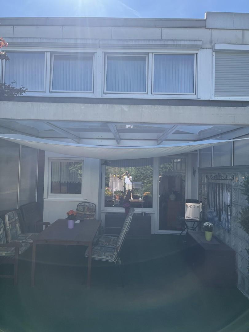 Haus von hinten mit Terrasse