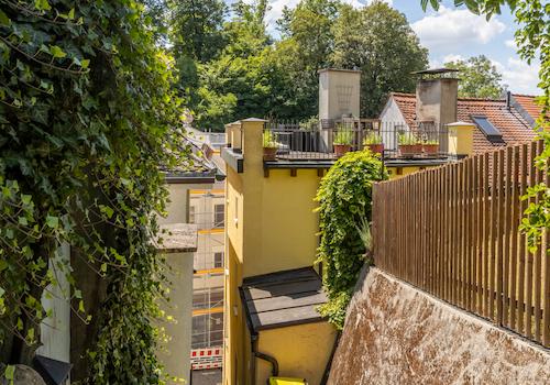 Ein zauberhaftes Altstadthaus mit Laden, 2 W/E und Dachterrasse