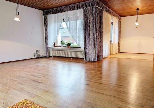 großes Wohn- und Esszimmer 