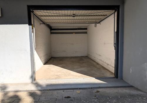 Garage mit Strom und Licht