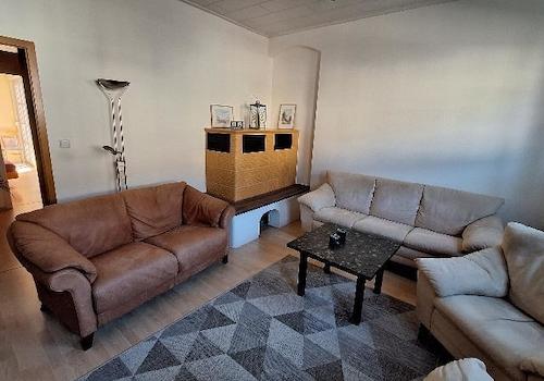 Wohnzimmer mit Kachekoffen