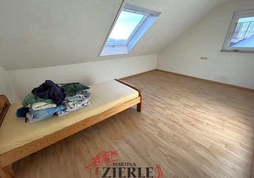 21- Schlafzimmer DG