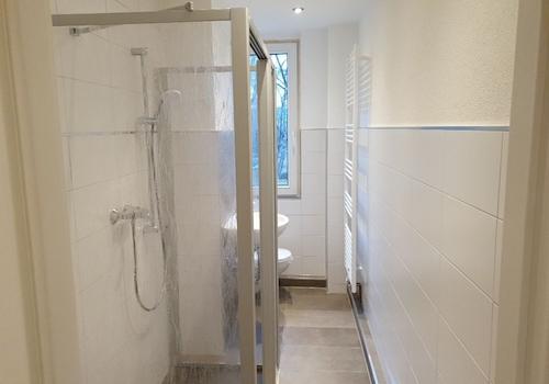 Bad mit ebenerdige Dusche