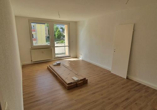 Wohnzimmer mit Zugang Balkon