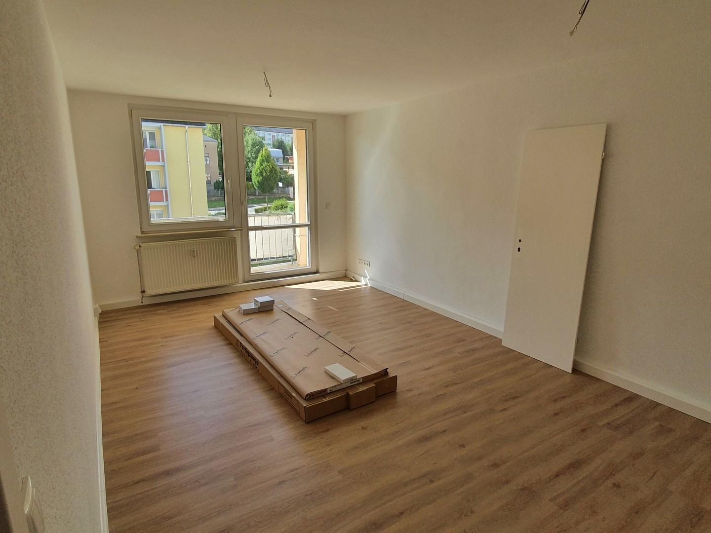 Wohnzimmer mit Zugang Balkon