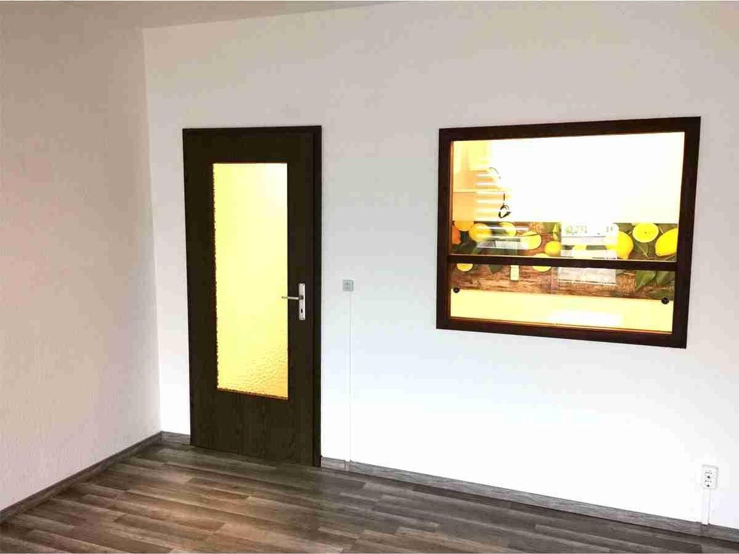 Wohnzimmer mit Blick zur Küche