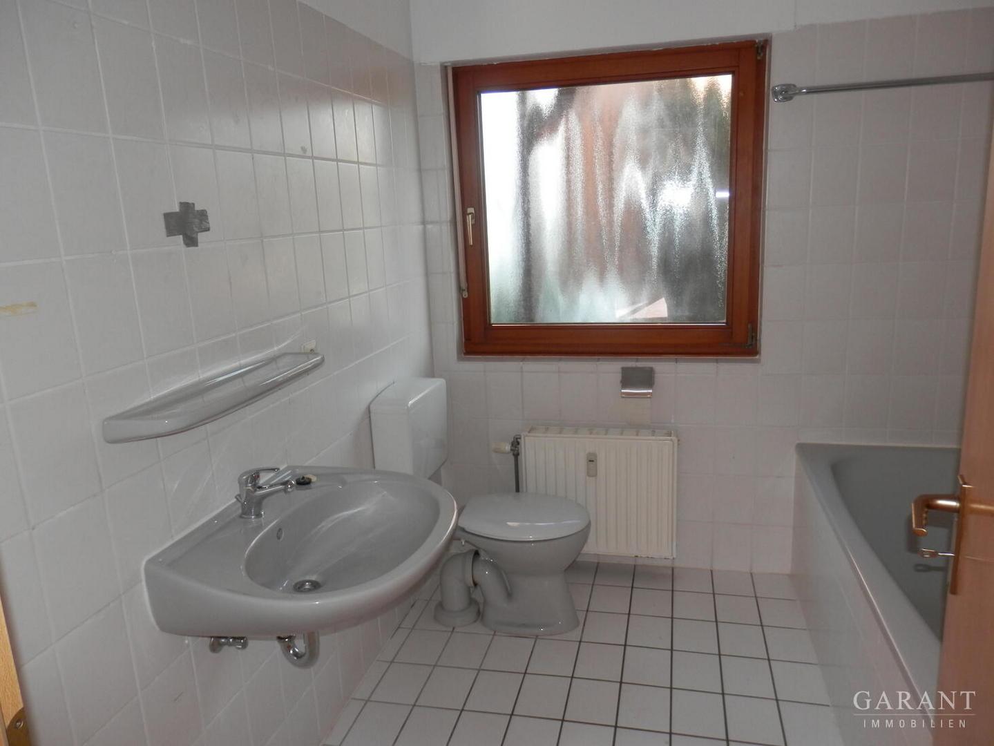 Bad-EG-Wanne Dusche