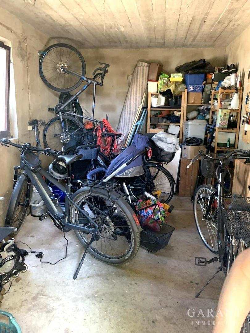 neben der Garage