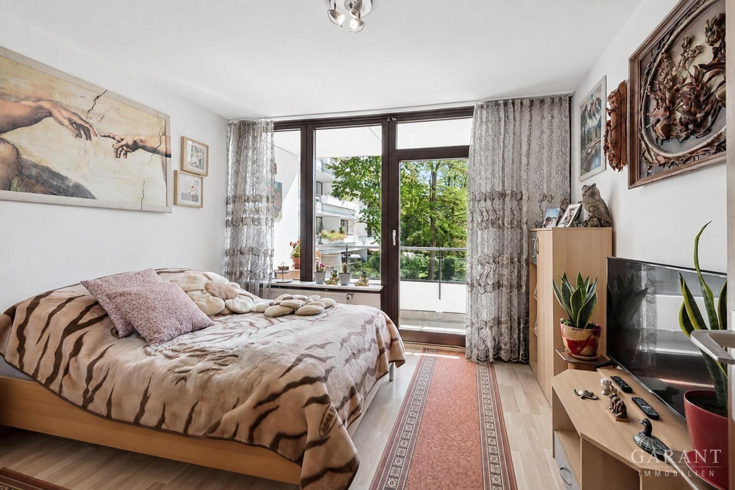 Schlafzimmer mit Blick ins Grüne