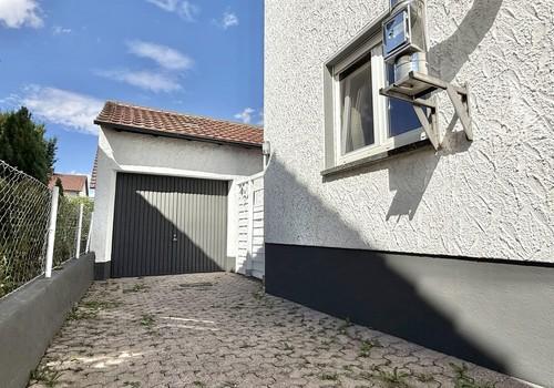 Zufahrt & Garage