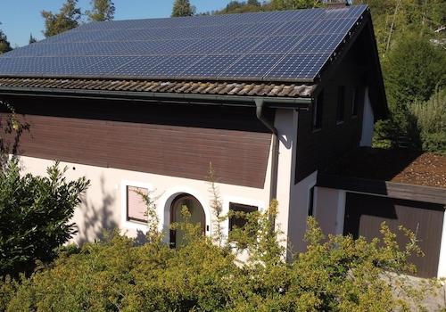 Eingangsfassade mit Garage