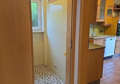Speisekammer neben Küche