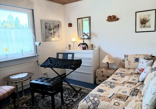 EG: Zimmer - Büro/Gast /Musik