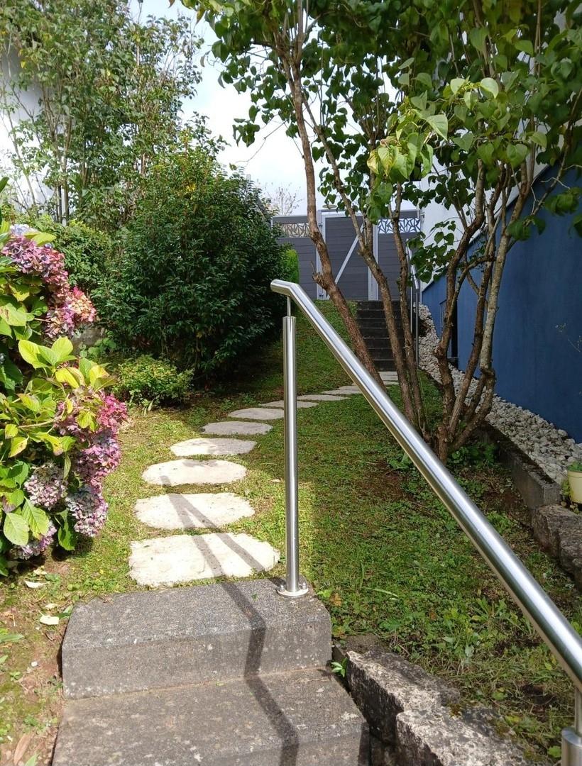 Garten an Hausseite
