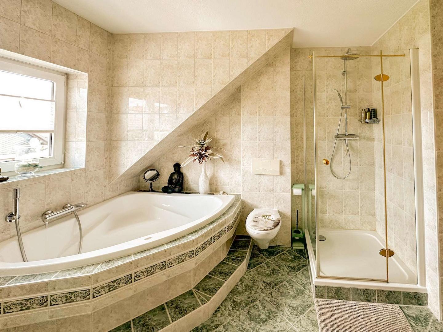 Wanne und Dusche