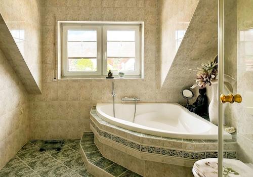 Elegante Eckbadewanne