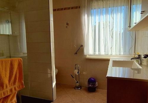 Bad mit bodengleicher Dusche