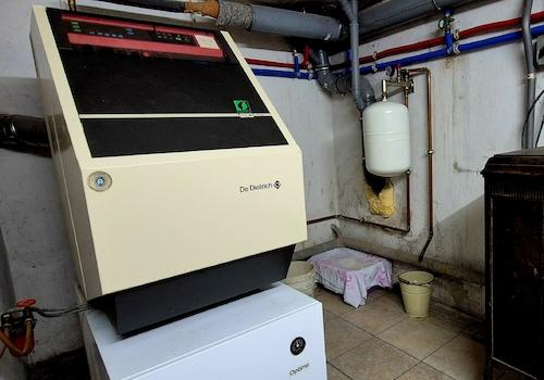 Ölzentralheizung mit Warmwasser