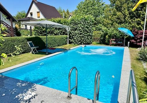 Schwimmpool mit Gegenstromanlage